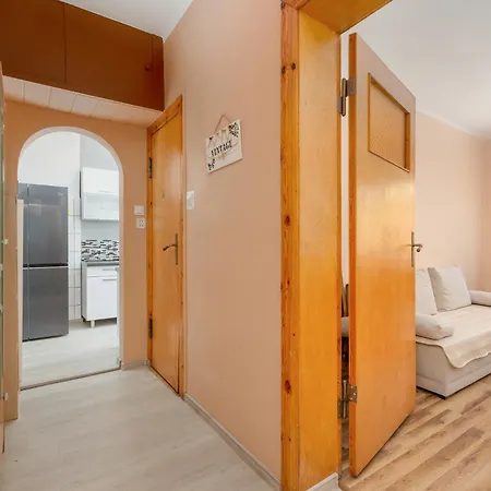 Dlugosza Homely By Bookinghost