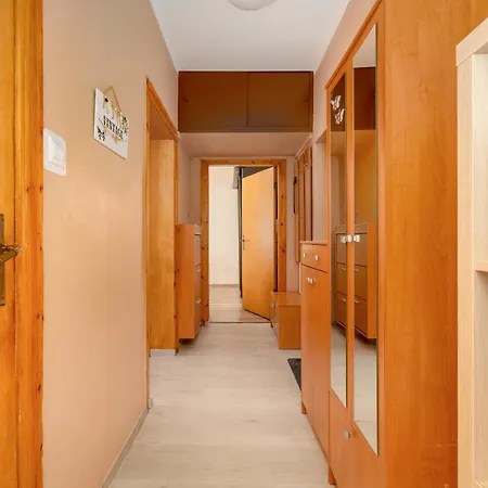 Dlugosza Homely By Bookinghost